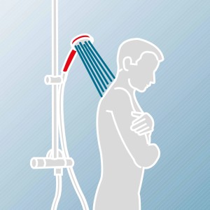 Illustration eines Duschsystems in Goldoptik mit Regendusche und Handbrause im Einsatz.