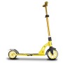 Gelber Six Degrees Aluminium Scooter Junior mit Klappmechanismus, Ständer und höhenverstellbarer Lenkstange, Seitenansicht.
