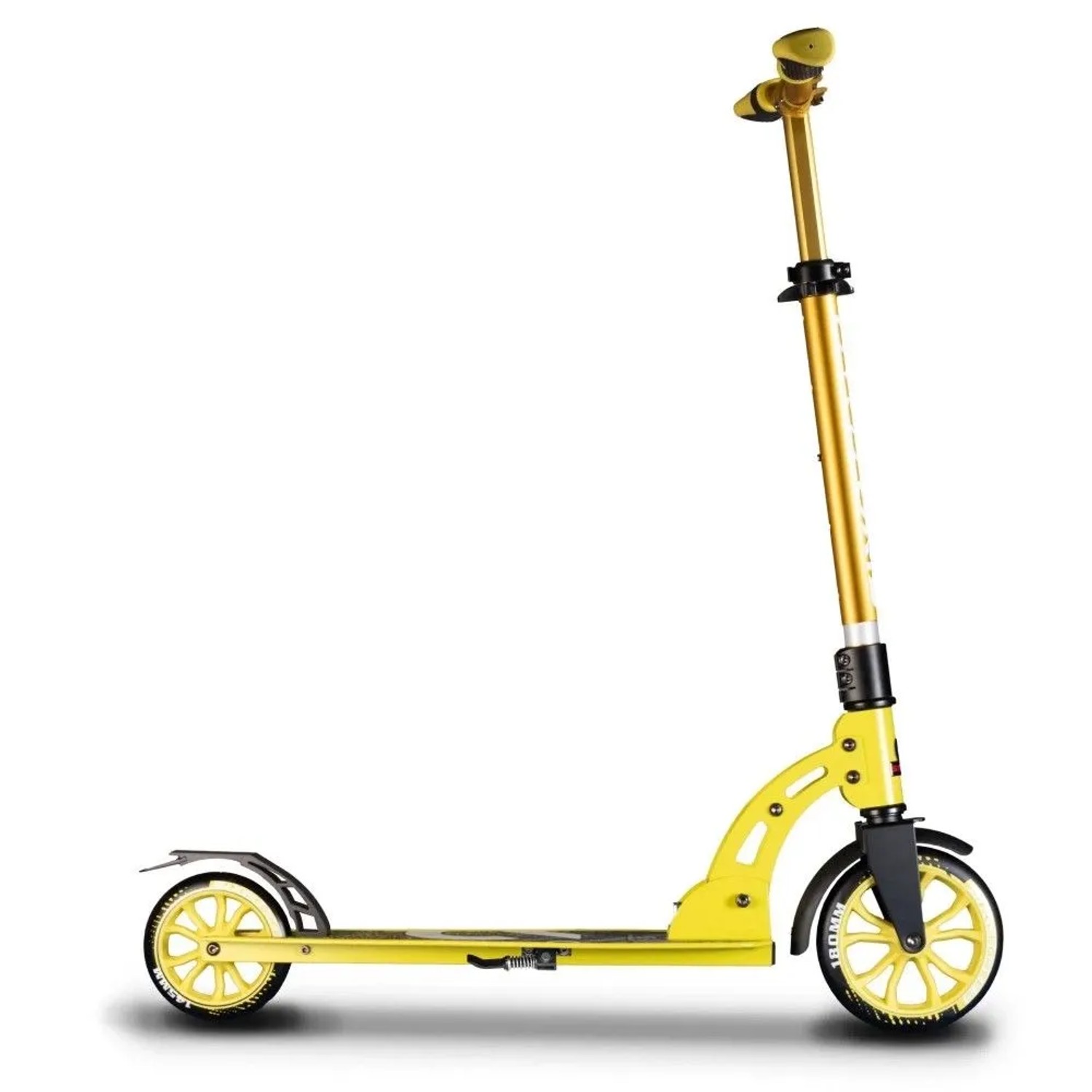 Gelber Six Degrees Aluminium Scooter Junior mit Klappmechanismus, Ständer und höhenverstellbarer Lenkstange, Seitenansicht.
