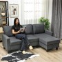 Dunkelgraues Ecksofa mit Schlaffunktion und Stauraum-Chaiselongue aus Stoff in Leinenoptik im Wohnzimmer.