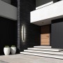 Moderne anthrazitfarbene E2 Elektro LED-Wandleuchte RIGEL 20W am Hauseingang.