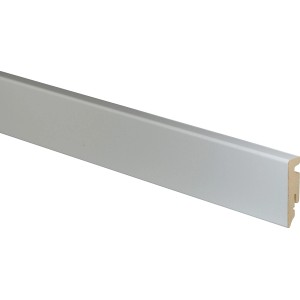 Weiße Sockelleiste FU062L aus MDF mit Dekorfolie, 15x58x2400 mm, für Clipmontage.