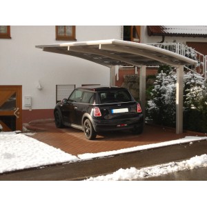 Ximax Alu Carport Portoforte Edelstahl-Look mit Auto. Einzelcarport mit gebogenem Dach und transparenten Dachplatten.