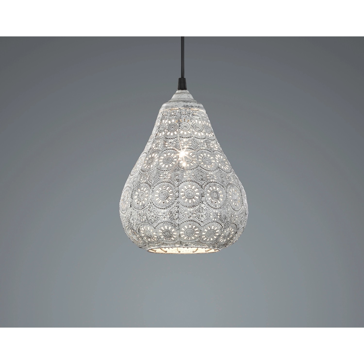 Graue Trio Pendelleuchte Jasmin im Antik-Look mit filigranem Muster.