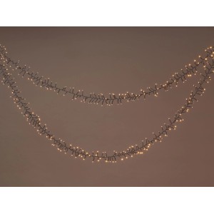OBI LED Lichterkette, 720 warmweiße LEDs, 8 Leuchtmodi, schwarzes Kabel, für Außenbereiche.
