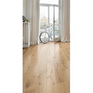 Heller Living by Haro Parkett Eiche Weiß Nevada, strukturiert, geölt, im Wohnraum verlegt.