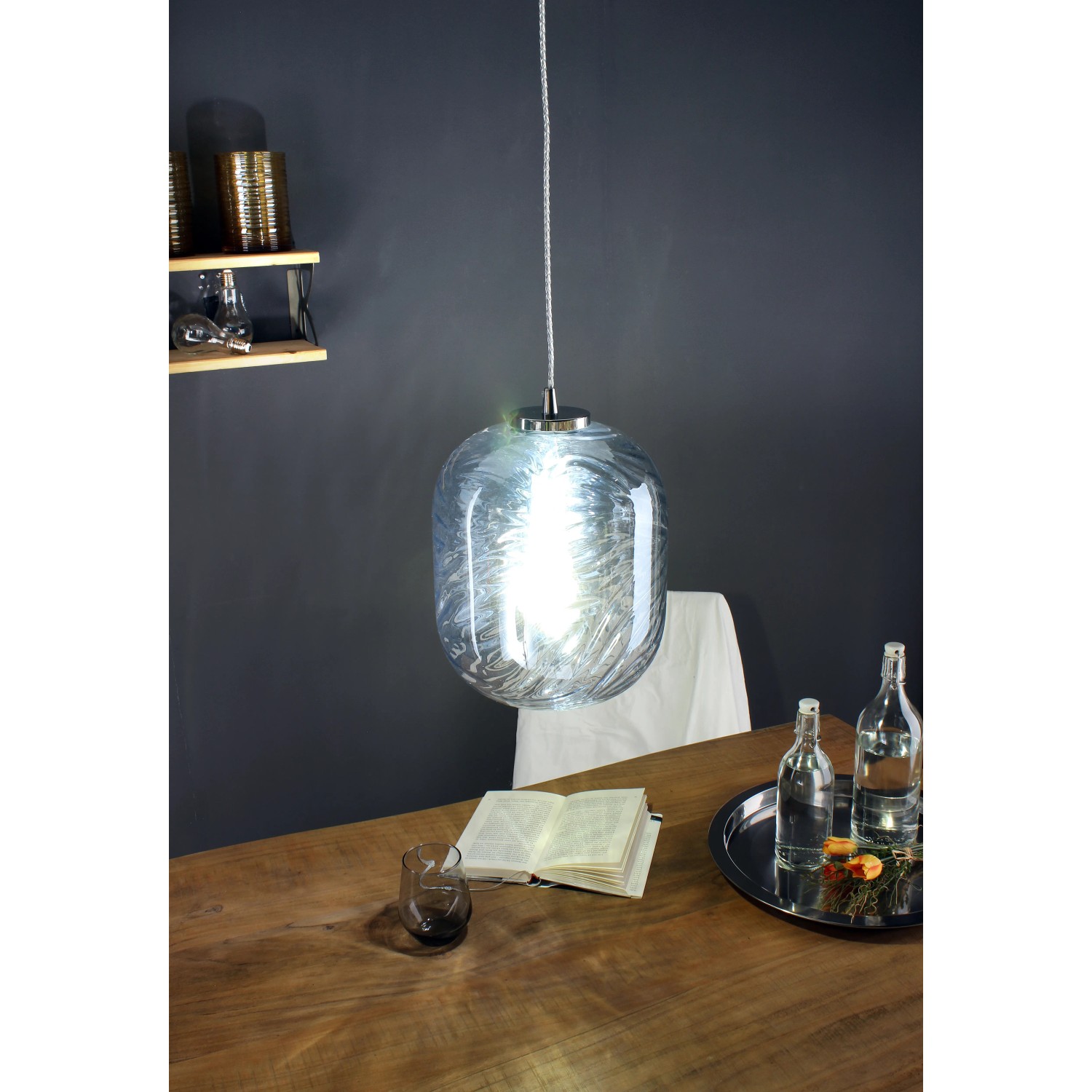 LUCE Design Pendelleuchte Nereide, blaues Glas mit Wellenmuster, höhenverstellbar.