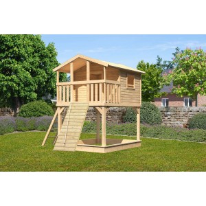 Karibu Stelzenhaus Benjamin mit Holzrampe und Sandkasten, naturbelassen.