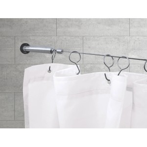 Kleine Wolke Seilsystem, 500 cm, Chrom, mit Duschvorhang und Halterung an grauer Wand.
