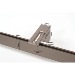 Detailansicht der 1-lauf Gardinenschiene Loft Edelstahl-Optik mit Wandträger und Maßen: 3,4x1,4cm Profil, 9cm Wandabstand.