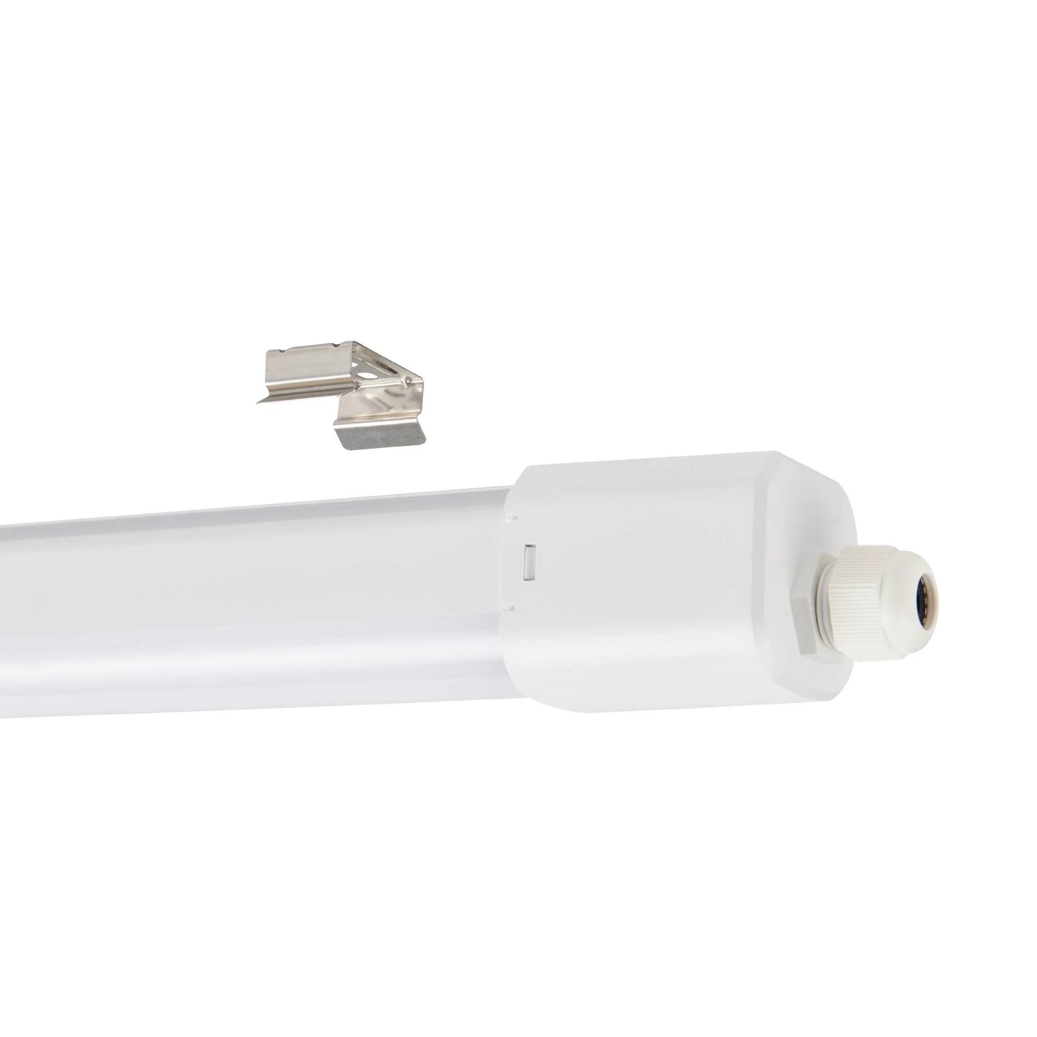 Weiße Eglo LED-Feuchtraumleuchte Slim 110,5 cm mit Endkappe und Montageclip. IP65, für innen und außen geeignet.