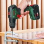 Bosch Akku-Schlagbohrschrauber UniversalImpact 18V-60 beim Bohren in Kunststoff.
