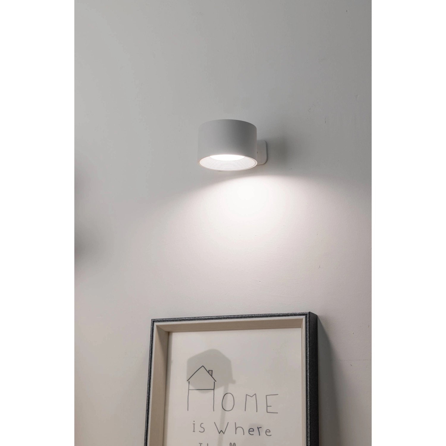 Weiße EGLO LED Wandleuchte MURAGLIE mit Akku, Touch-Dimmer und rundem Design.