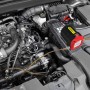 APA Ölabsaugpumpe 12V im Einsatz im Motorraum eines Autos.