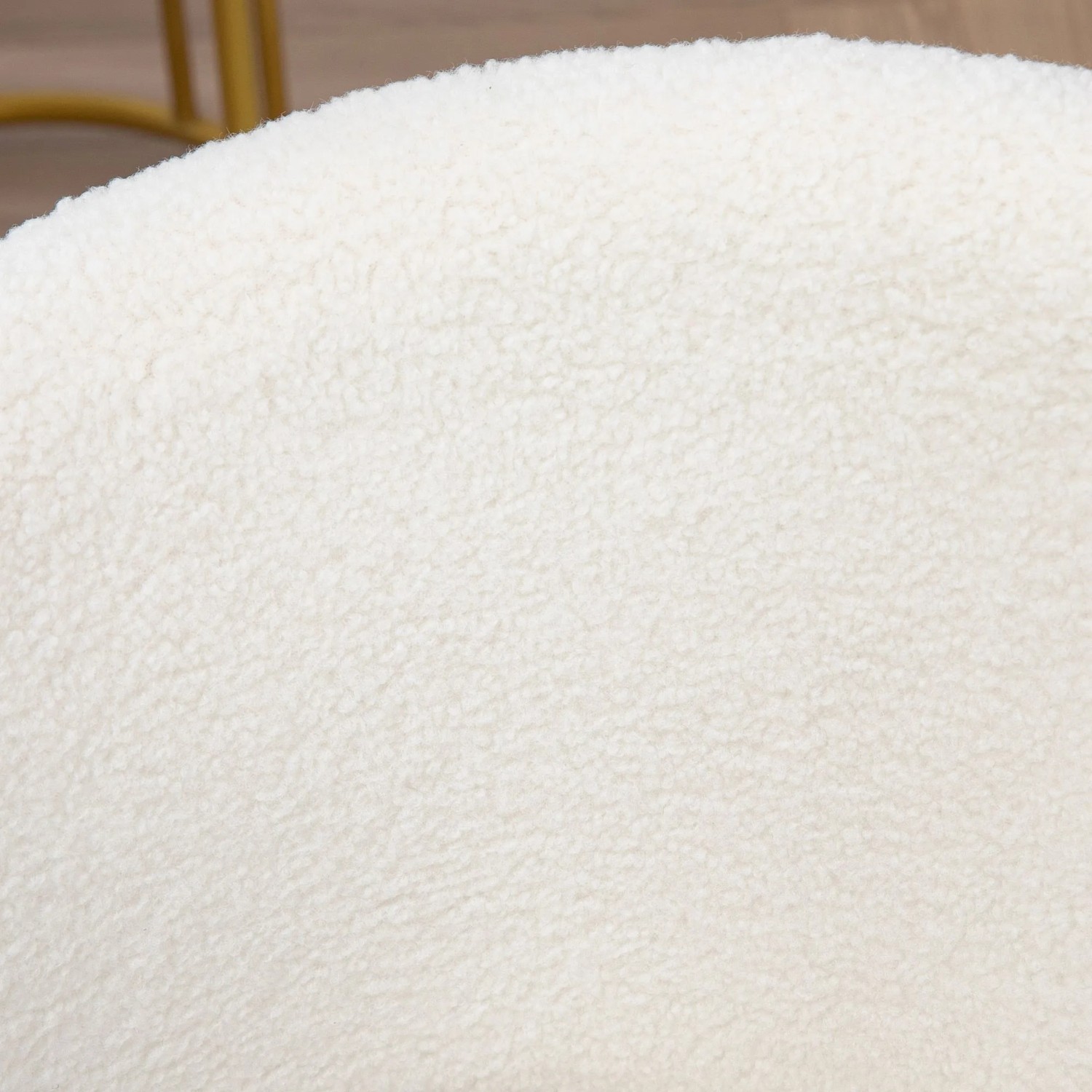 Nahaufnahme des weißen, flauschigen Teddy-Fleece-Polyesterstoffs des Vinsetto Bürostuhls. Zeigt die weiche, gemütliche Textur.