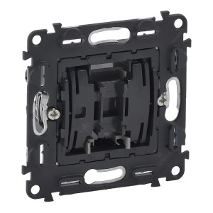 Legrand Kreuzschalter Valena In'Matic, Detailansicht der Rückseite mit Schraubklemmen.