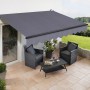 Anthrazitfarbene Gelenkarmmarkise Aventura 3x2m spendet Schatten auf Terrasse mit Gartenmöbeln.