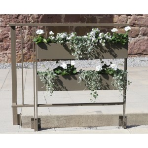 Dieda Linus Blumenkasten, eckig, 100x100 cm, Taupe, mit Bepflanzung.