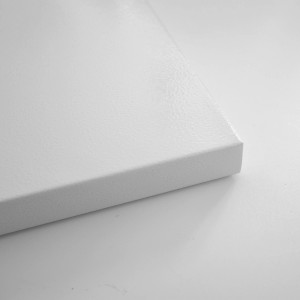 Detailansicht: Weiße Vasner Infrarotheizung InfraRaster 60E für Rasterdecke.