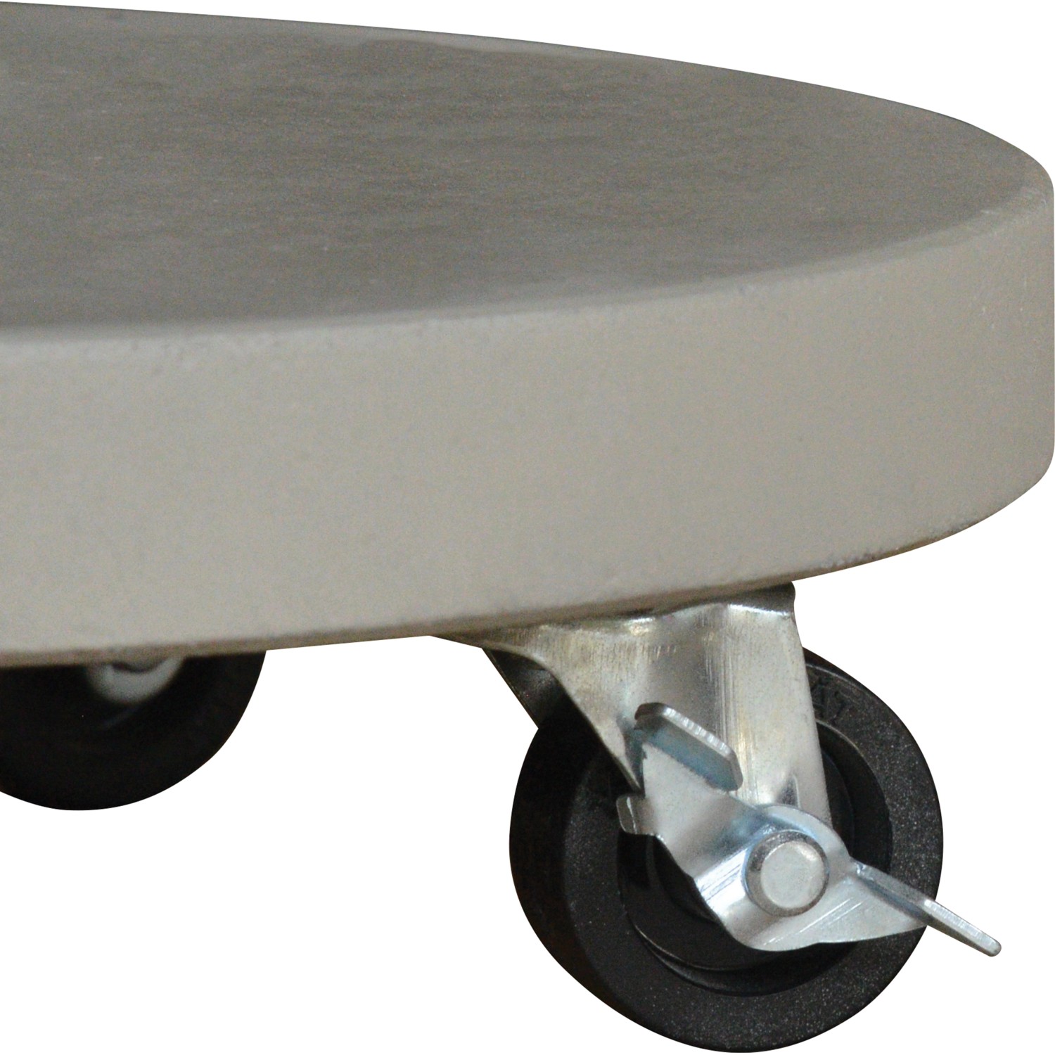 Pflanzroller aus Leichtzement in Natur mit 4 Rollen und Feststellfunktion.