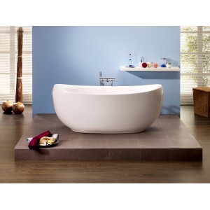 Freistehende, weiße Ottofond Whirlpool Badewanne Ventura mit Armatur und Silentsystem.