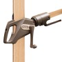 Detailaufnahme: Kurbelmechanismus des anthrazitfarbenen Pendelschirm ALU WOOD AX mit Holzoptik.