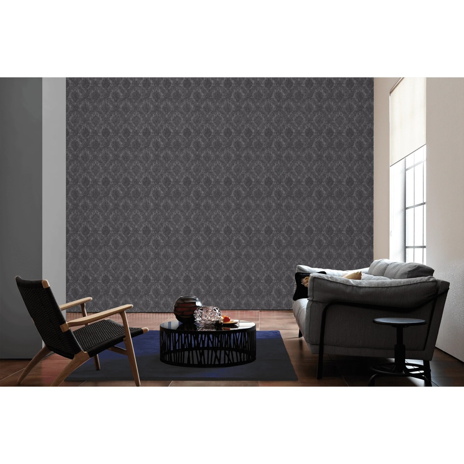 Wohnraum mit A.S. Creation Vliestapete Elegance in Schwarz mit Ornamenten.