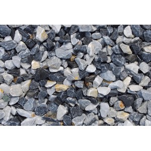 Nahaufnahme von Donau-Blau Marmorsplitt (16-25mm) im PE-Sack, Zierkies für Garten und Landschaft.