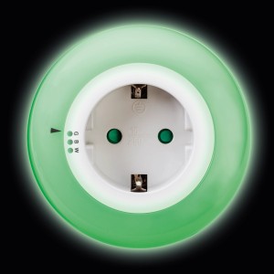 LED Nachtlicht mit Dämmerungssensor, RGB-Farben, Steckdose mit Kinderschutz, grüne Beleuchtung.