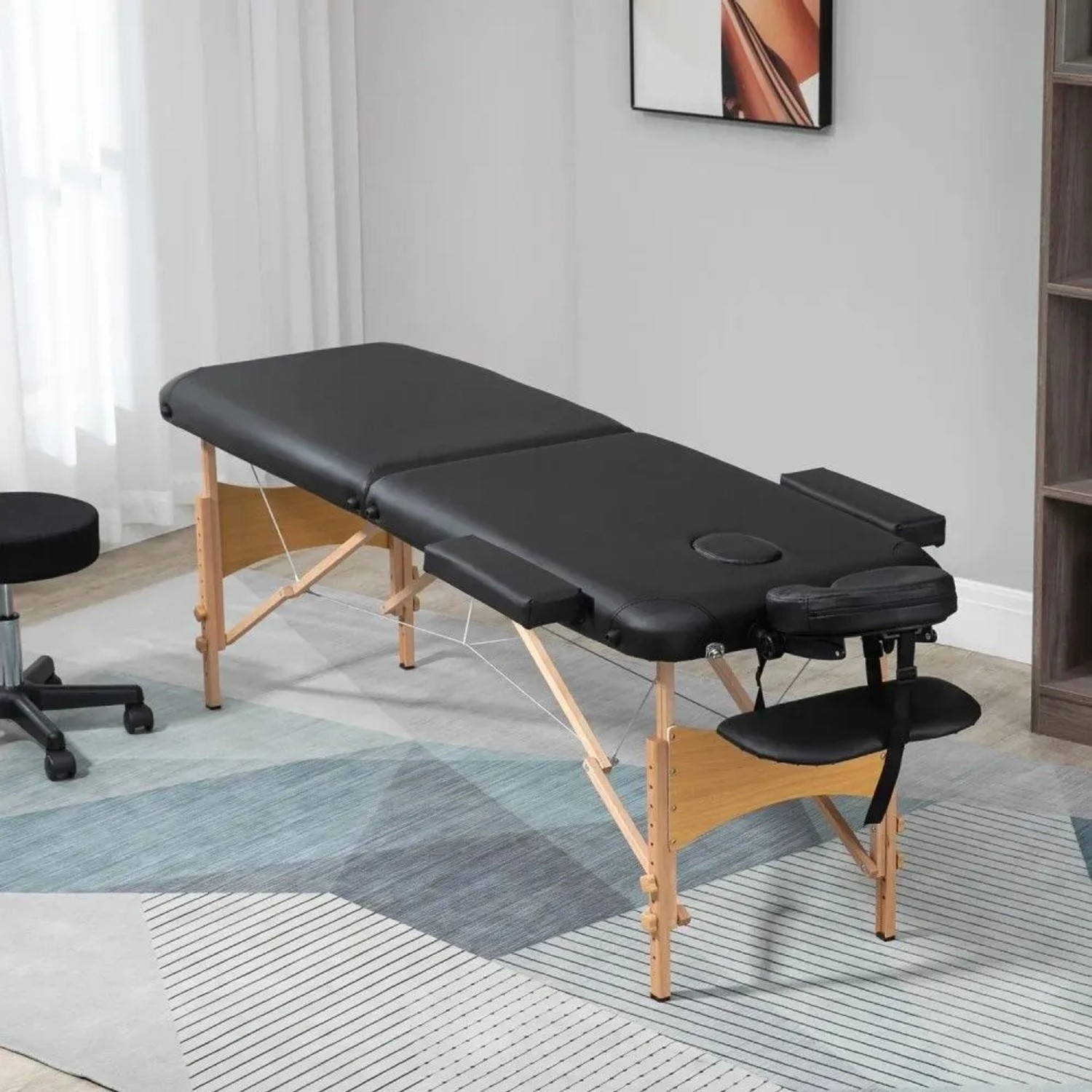 Schwarzer HOMCOM Massagetisch aus Kunstleder mit höhenverstellbarem Holzgestell, klappbar, Kopfstütze, Armlehnen.