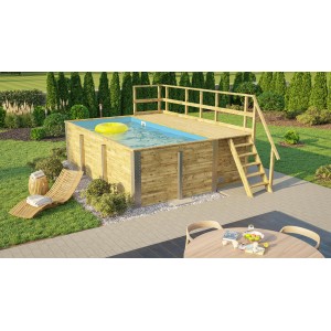 Weka Holzpool mit Sonnendeck, Technikraum und blauer Folie im Garten.