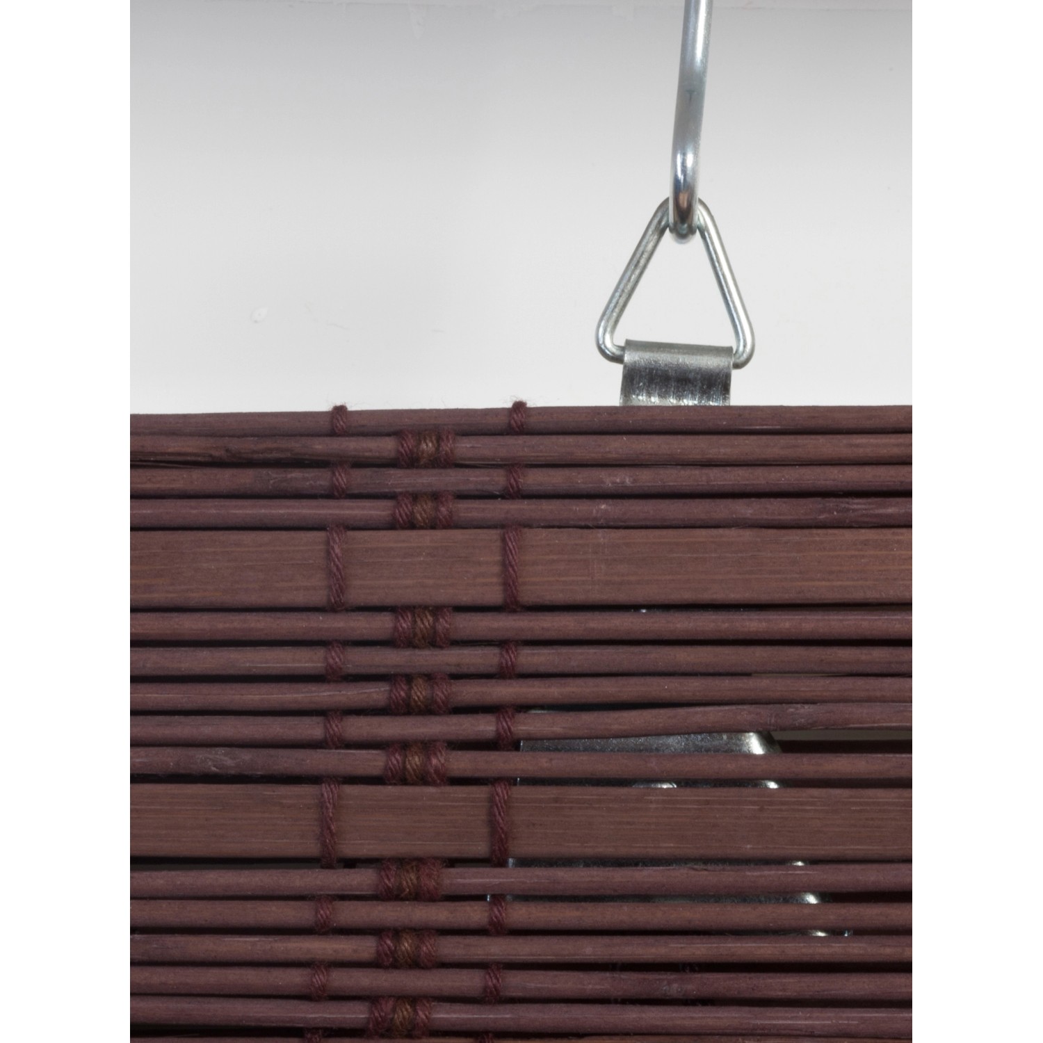 Detailaufnahme: OBI Bambus-Raffrollo Mataro Teak, Rollos für Fenster, natürlicher Sicht- und Sonnenschutz.