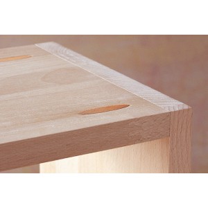 Detailansicht einer Holzverbindung mit wolfcraft Langholzdübeln aus Buche.