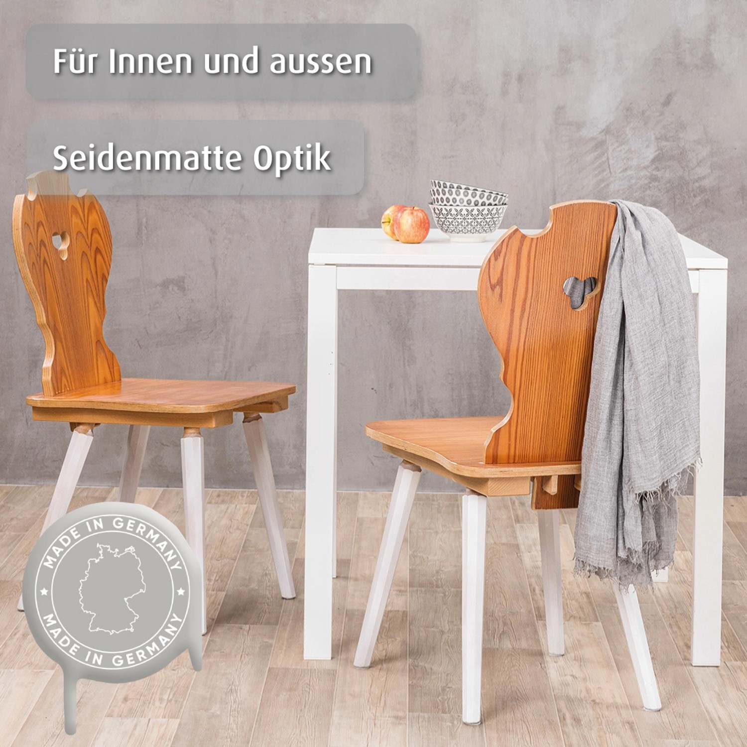 Holzstühle mit seidenmatt weiß lackierten Beinen, behandelt mit belton Buntlack Perfect Elegant White.