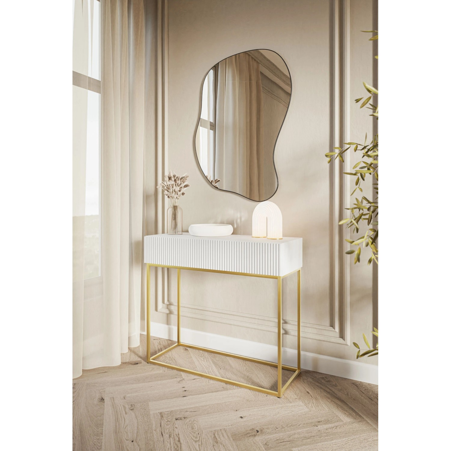 Weißer Selsey Veldio Konsolentisch 90 cm mit Lamellenfront, Schublade und goldenen Beinen im modernen Flur.