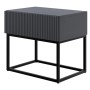 Schwarzer Selsey Nachttisch Veldio mit Rillenfront, einer Schublade und schwarzem Metallgestell, 50 cm breit.
