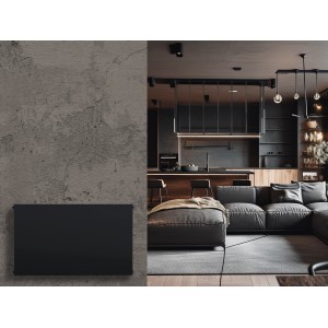 Sanicomfort Planheizkörper Typ 22 DK, 60x60 cm, in Schwarz Matt an grauer Wand im modernen Wohnraum.