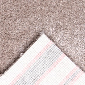 Teppichboden Frisee Glasgow in Schlamm, Meterware (Breite 500cm), Detailansicht der Textur und Rückseite.