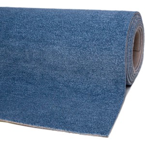 Blauer Teppichboden Catania als Meterware, Velours-Optik, gerollt.