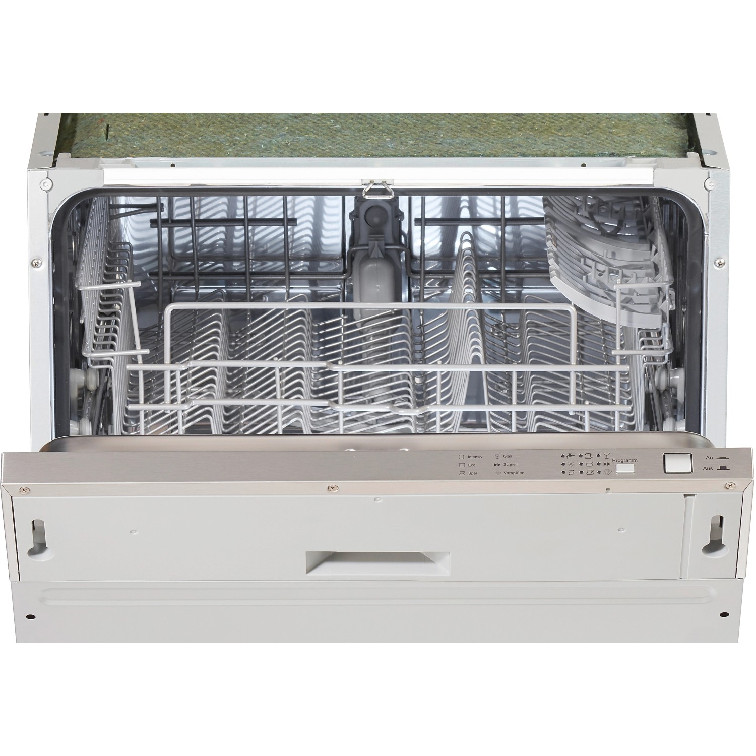 Offener, vollintegrierter Geschirrspüler der Menke Küchenzeile Artisan Classic mit silbernen Körben.