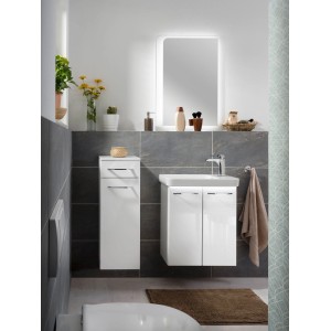 Modernes Bad mit Fackelmann Keramik-Waschbecken Milano, 55 cm, weiß, mit Unterschrank und Spiegelschrank.