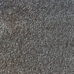 Detailaufnahme: Brauner Andiamo Teppichboden Shag Turin, flauschige Meterware.