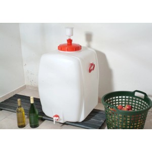 Getränkefass Comfort 150 l aus Kunststoff mit Gärglocke und Auslaufhahn.