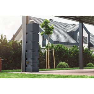 4rain Regentonne Quadro Wandtank 270 l in Grau mit Deckel und Auslaufhahn vor Hauswand.