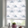Gardinia EasyFix Rollo Triangle, 45x150 cm, mehrfarbig mit Dreiecksmuster am Fenster.