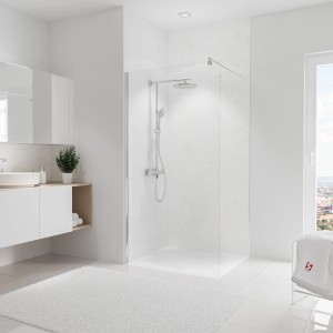 Helle Dusche mit Schulte Duschrückwand Decodesign in Marmor-Optik. Fugenlose Wandverkleidung im modernen Bad.