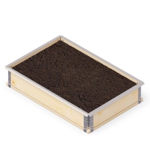 Upyard Schneckenschutz für Palettenrahmen 120x80 cm, verzinkt, auf Holzrahmen mit Erde.