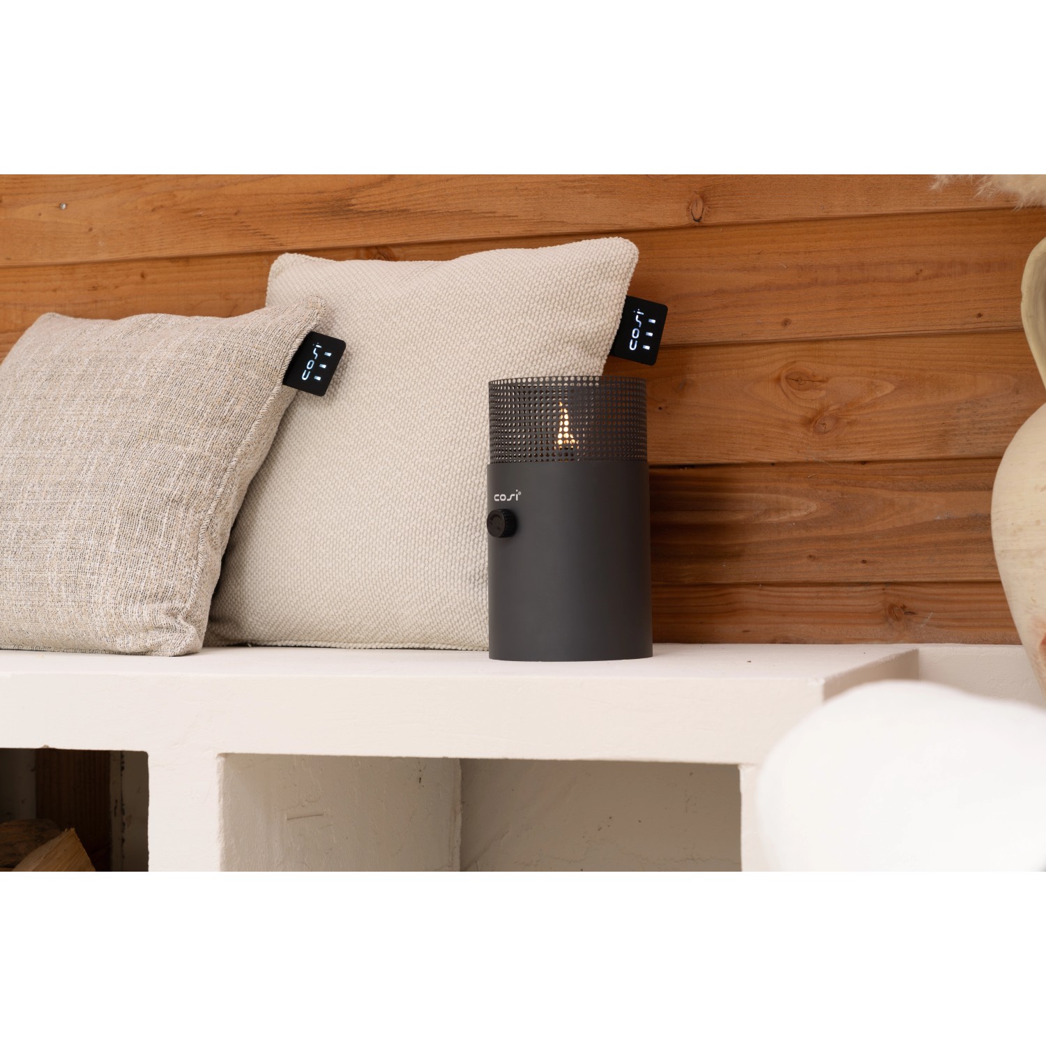 Anthrazitfarbene Cosi Gaslaterne Cosiscoop Dot, Ø 16 x 27 cm, für stimmungsvolle Beleuchtung im Außenbereich.