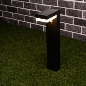 Schwarze Solar-Wegeleuchte Gšteborg mit Sensor, 600 lm, 2700 K, IP44 für Gartenwege.