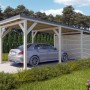 Holzbrüder Carport Ralf mit Geräteraum, imprägniert, dunkelgraues Dach, Auto steht im Carport.
